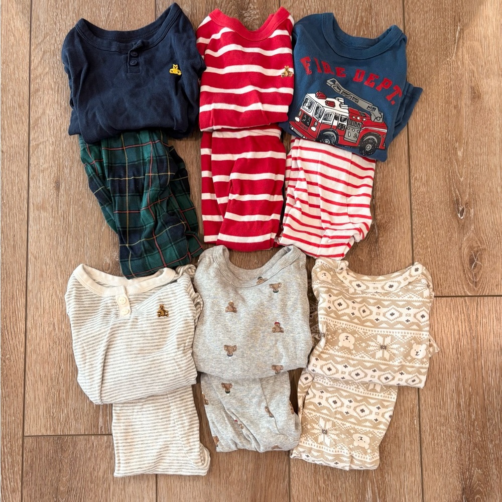 6 pairs of Baby Gap winter pajamas size 18-24 months